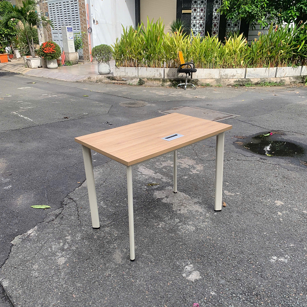 Bàn làm việc 1m chân sắt oval